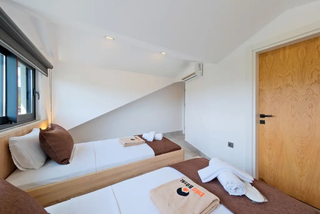 Twin bedroom